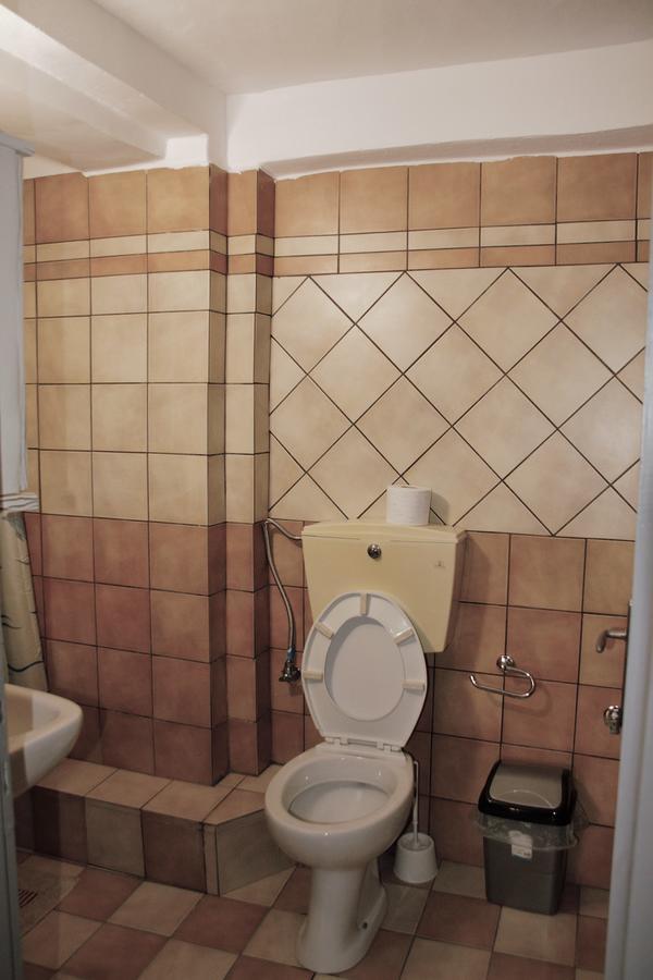 Alexander Rooms & Apartments อีกูเมนิทซา ภายนอก รูปภาพ